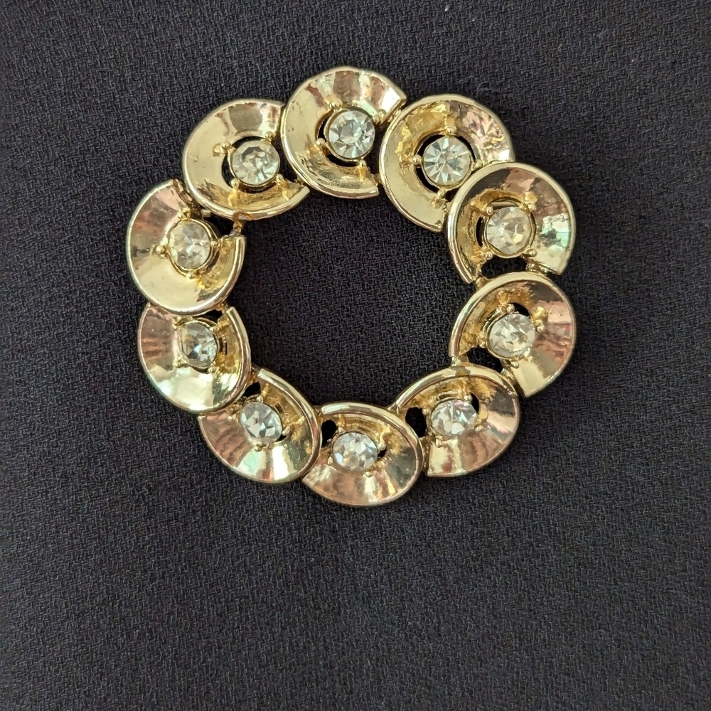 Corocraft rare Pat.pending gold tone brooch with faux diamonds rhinestone circle